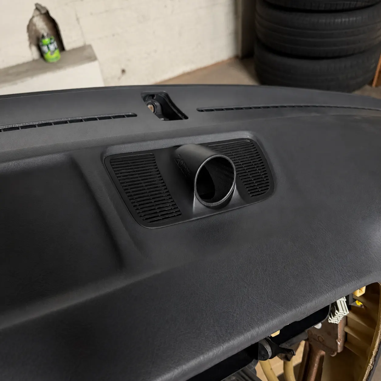 Gauge pod detail, view 1 of 4