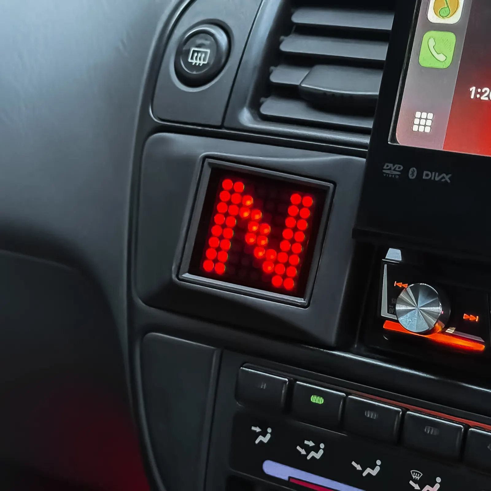 Gear indicator display in the dash, view 2 of 3